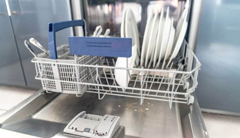 Bulaşık Makinesi Bulaşıkları Neden Kireçli Çıkarır?